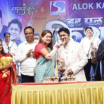 Alok Katdare as the lead Kishore Kumar singer